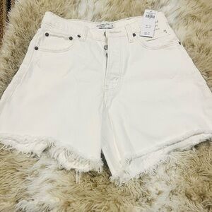 Abercrombie & Fitch White The Dad Short High Rise